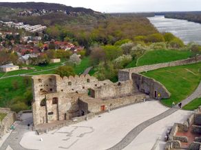 Vhled z hradu Devn